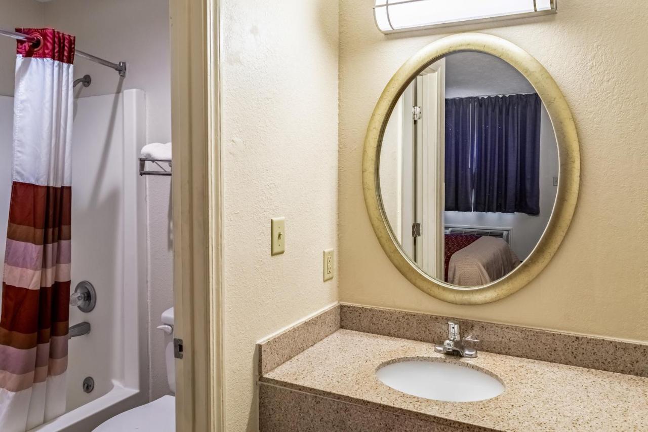 Red Roof Inn Columbus - Taylorsville Extérieur photo