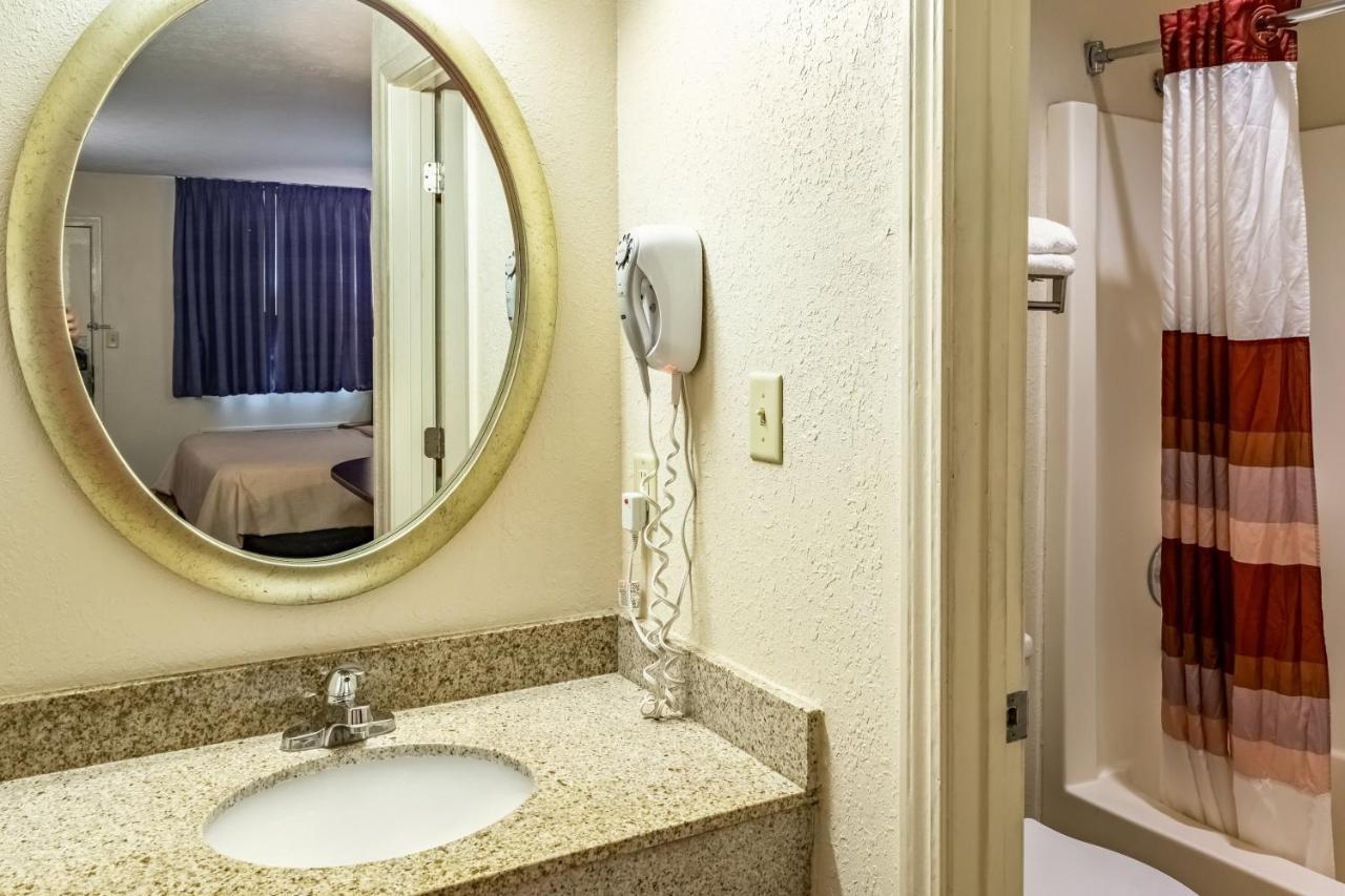 Red Roof Inn Columbus - Taylorsville Extérieur photo
