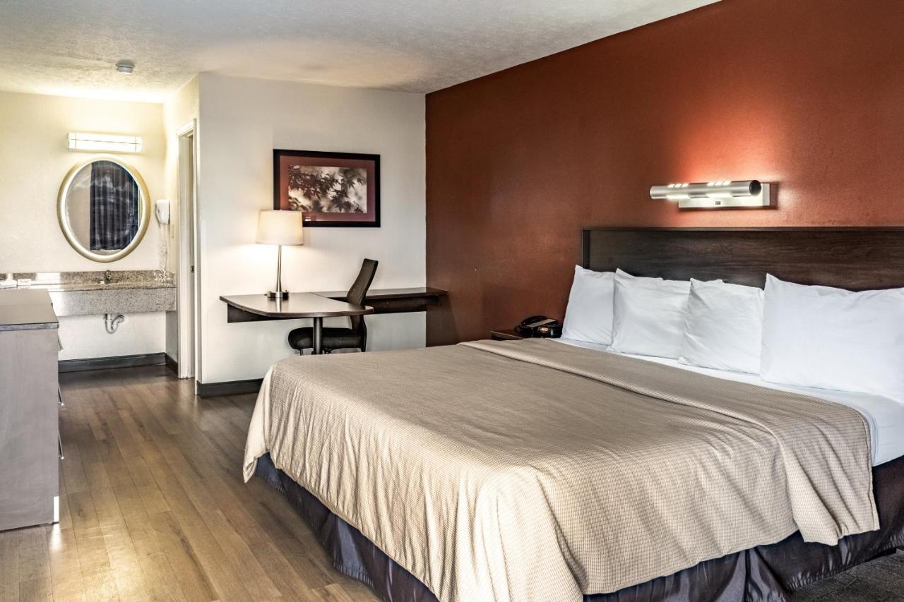 Red Roof Inn Columbus - Taylorsville Extérieur photo