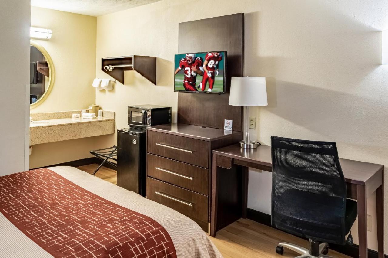 Red Roof Inn Columbus - Taylorsville Extérieur photo
